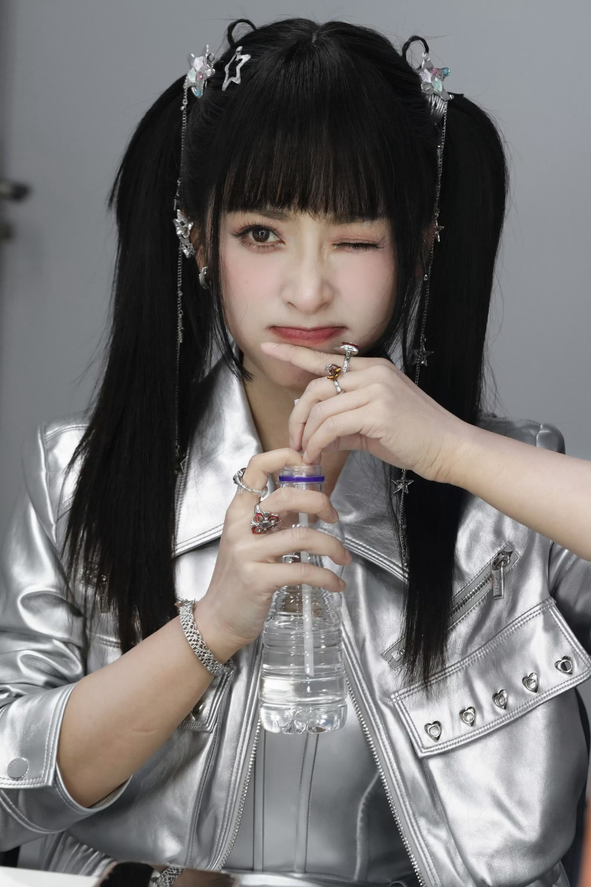 沈月双马尾机械姬公主切双马尾黑白秒切的反差感太迷人上一秒是叉腰摆pose的酷飒辣