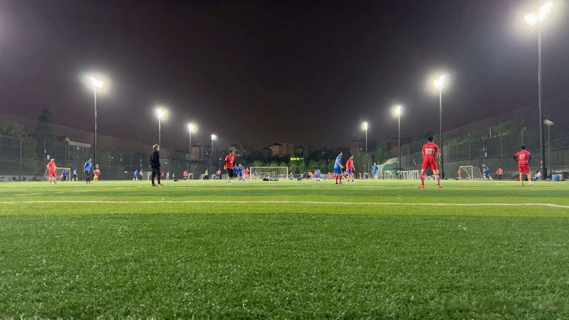 #与剑南春一起为足球打call#  C罗是我最喜欢的足球明星！对于C罗，我只能用