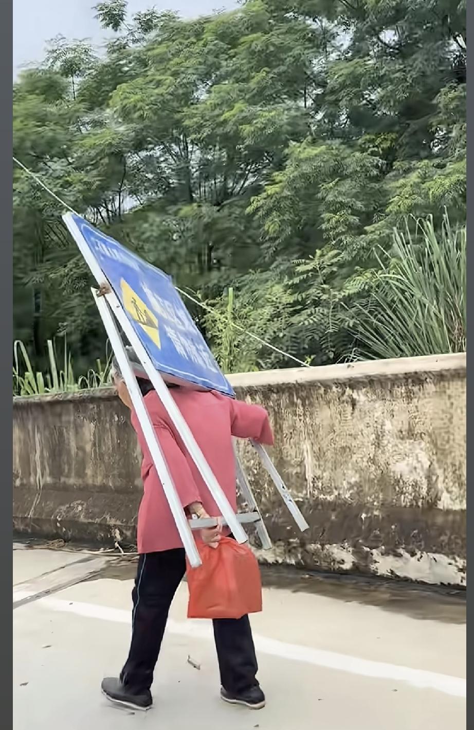 为什么人老了就开始不讲理了？还喜欢去捡一些莫名其妙的东西，用也用不上，卖也卖不掉