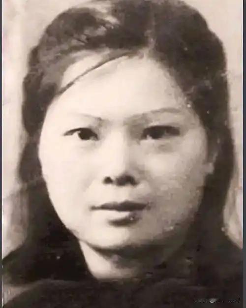 1942 年 5 月 27 日，63 岁的陈独秀于四川病逝后，给 34 岁的妻子