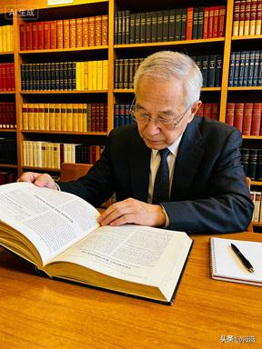 一位经济学家令人彻悟的话：
生意的尽头是收租！从古至今，最稳的生意其实就是两个字