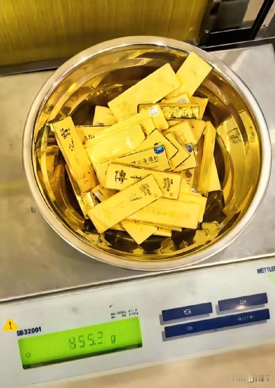 我爹收了6年黄金，
奉劝大家一句话，从明天开始
不管你有多少黄金要卖，千万不要约
