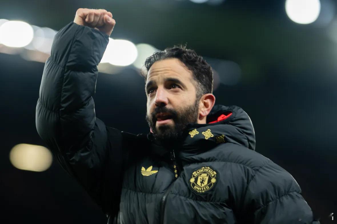 曼联1比0纽卡斯尔 足球世界总是存在一些悖论。曼联兵强马壮的时候，5次错失了升至