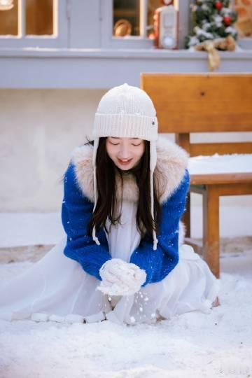 邓恩熙顶级白开水淡颜 没有任何刻意的雕琢，却凭借清透的气质和纯净的笑容，展现出她