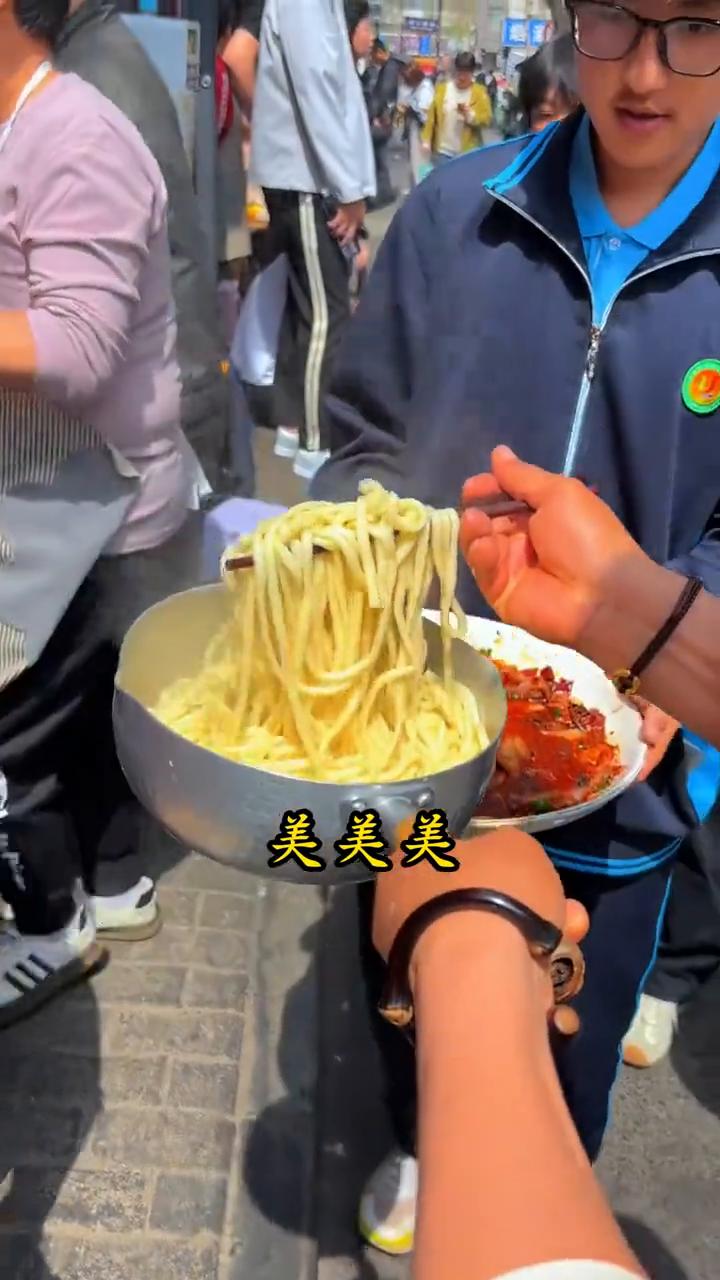 门口的美女，马上过来，所以这个东西真的假不了。看个抖音专门跑过来上南昌，这东西真