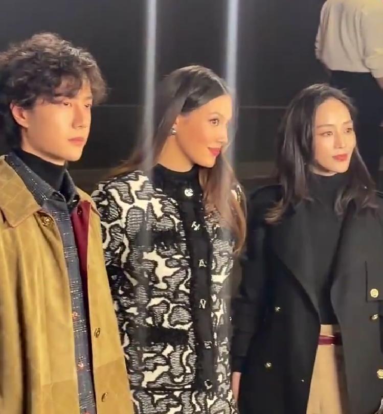 香奈儿大秀群星云集，王一博谷爱凌张钧甯同框，巴黎时装周封神
巴黎时装周最受瞩目的