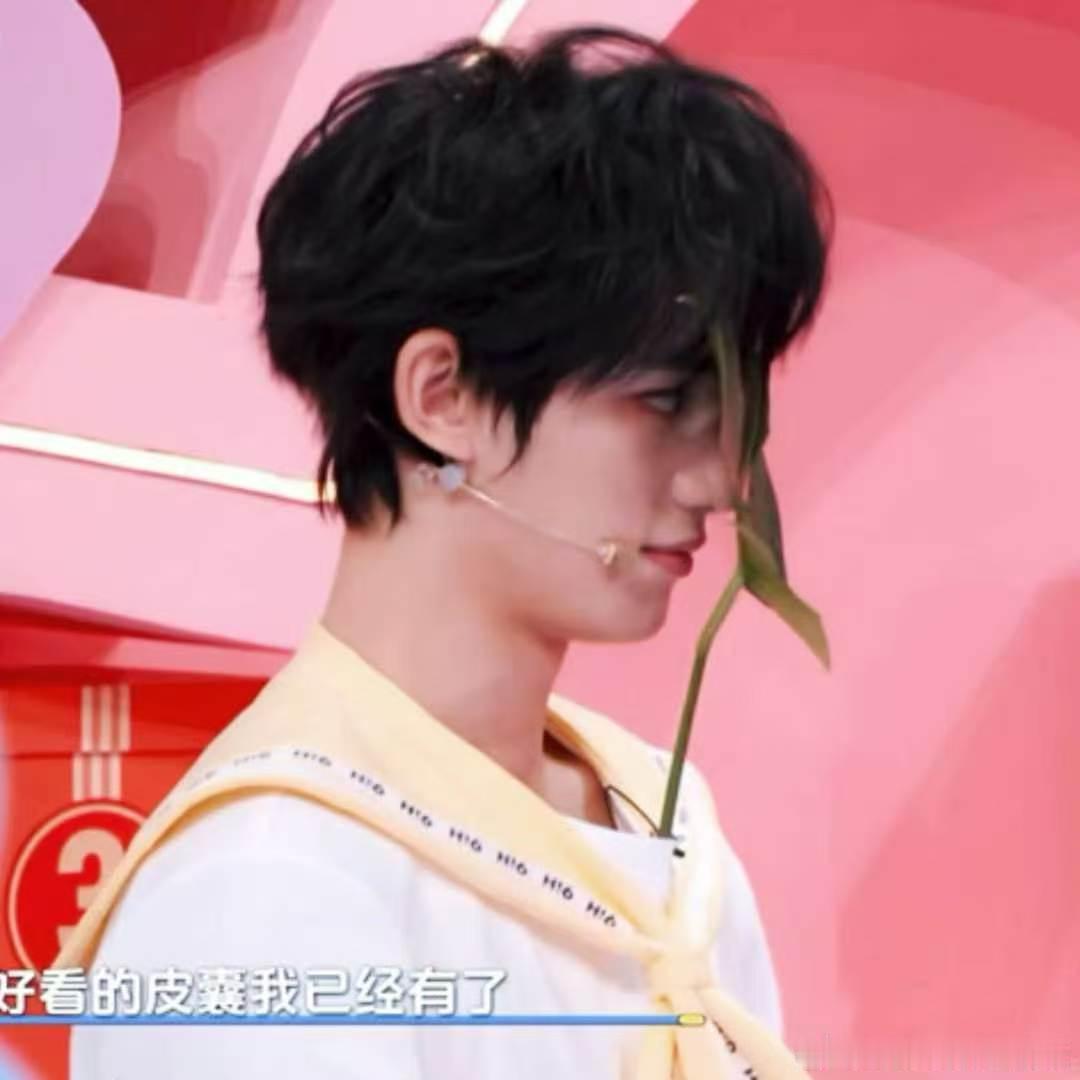 李昀锐连着两天衣服都穿不上李昀锐怕压到丁程鑫下周你好星期六快本味 紧身衣物贴合身