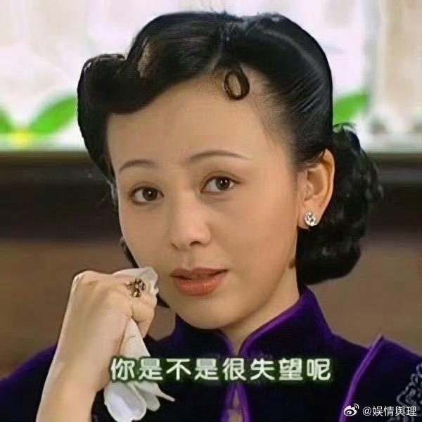 王琳怎么背着我过依萍的人生舞台中央她是发光的星，沙发角落她是望穿秋水的母亲。儿时