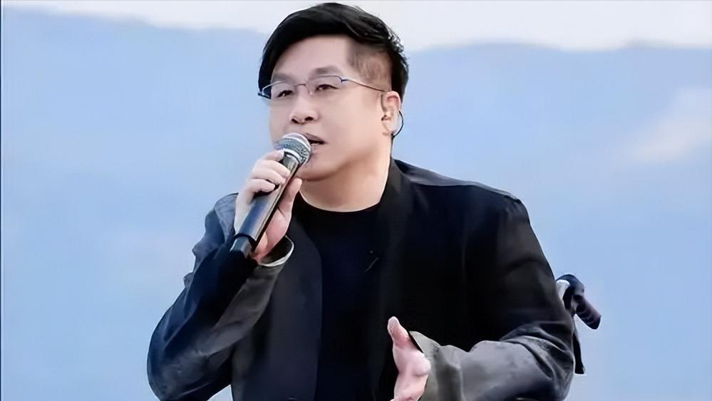 郑智化发文称，不再追究深圳机场。

这话一出来，不少人觉得意外，甚至有人跳出来嘲