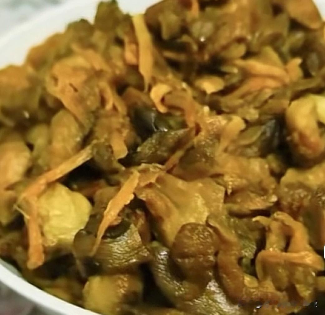 腌茄子，南通东南部地区夏季常见的一种咸菜，选用南通本地青茄子，比传统紫茄子皮薄肉