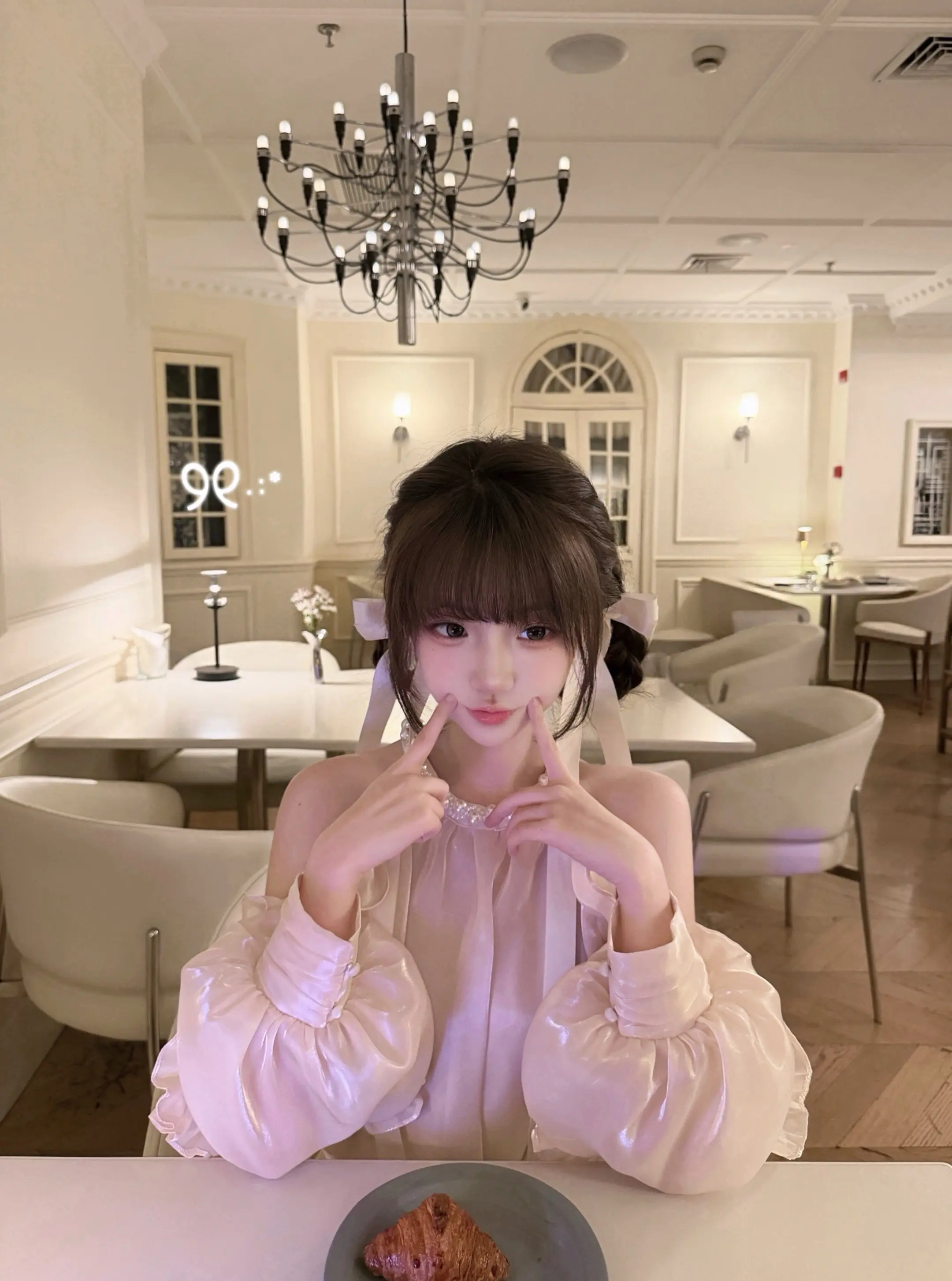 白月光释义:可望而不可及一直在心上却不在身旁