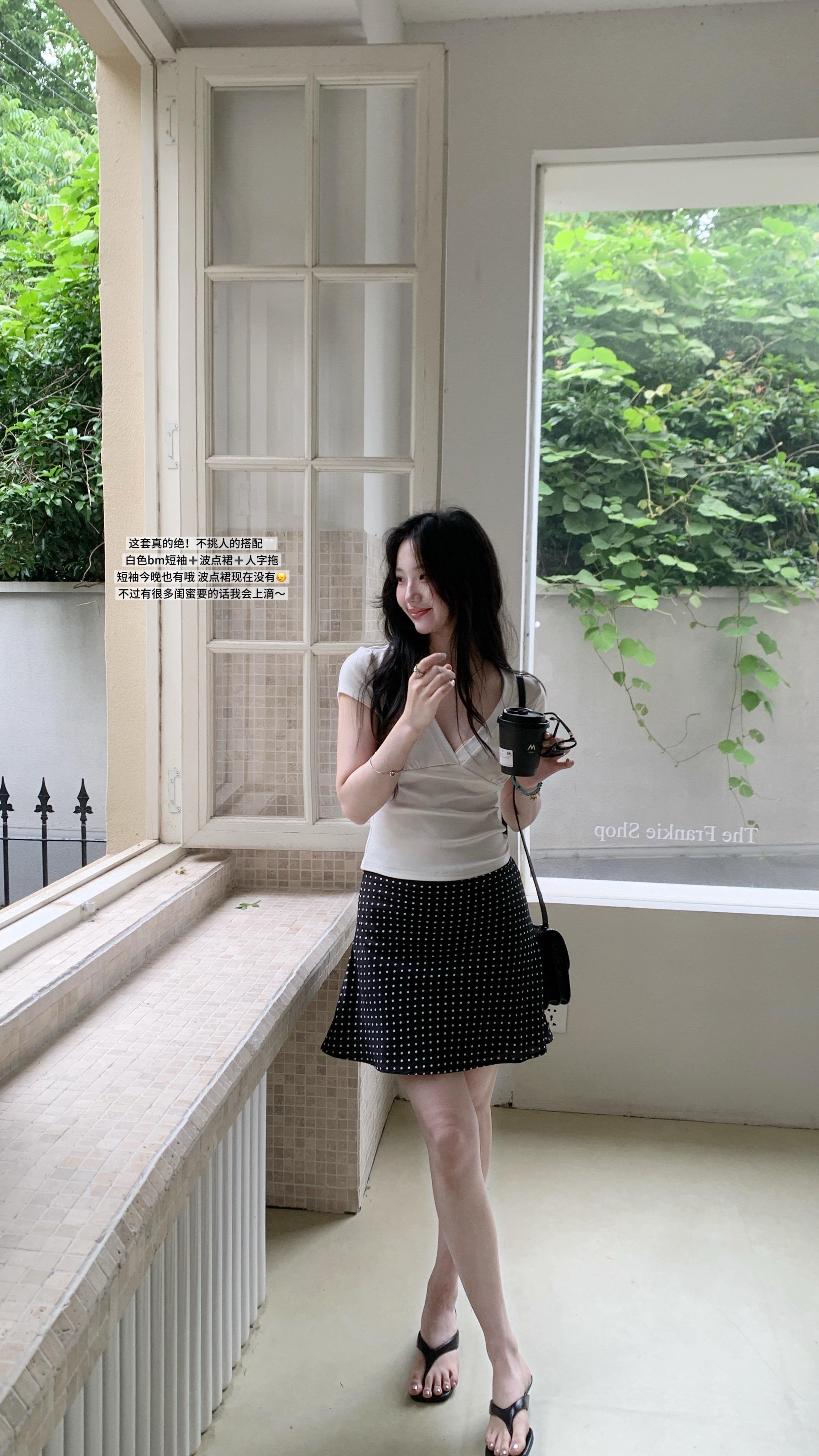 韩系基础款才是我的主场📮。一会19:00直播间见哦 闺蜜们～