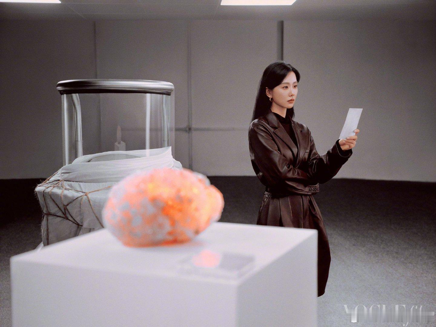 太延迟发博了昨天一姐的voguefilm杂志预告[抱一抱]完完全全是沈乐水 ​​