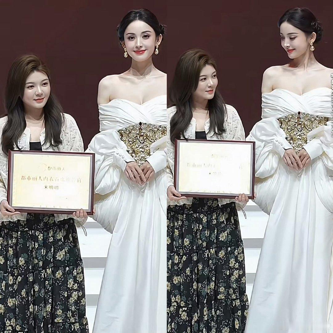 左边已经是美女 娜扎美成神仙了第一次直观感受娜扎美的都不像人类，就是长相身材身高