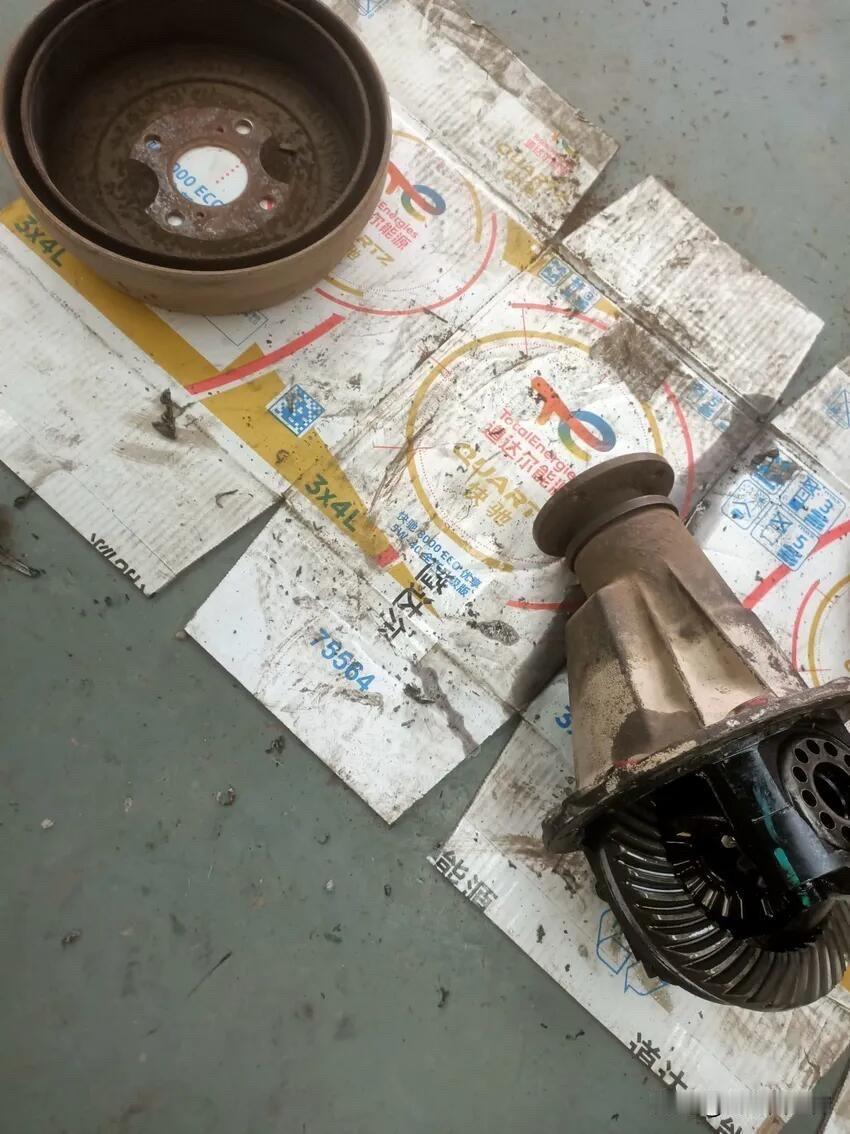 亲戚工不能打，只有自己经历过才知道
在我亲戚开的汽修厂学汽修，一个月800。而且