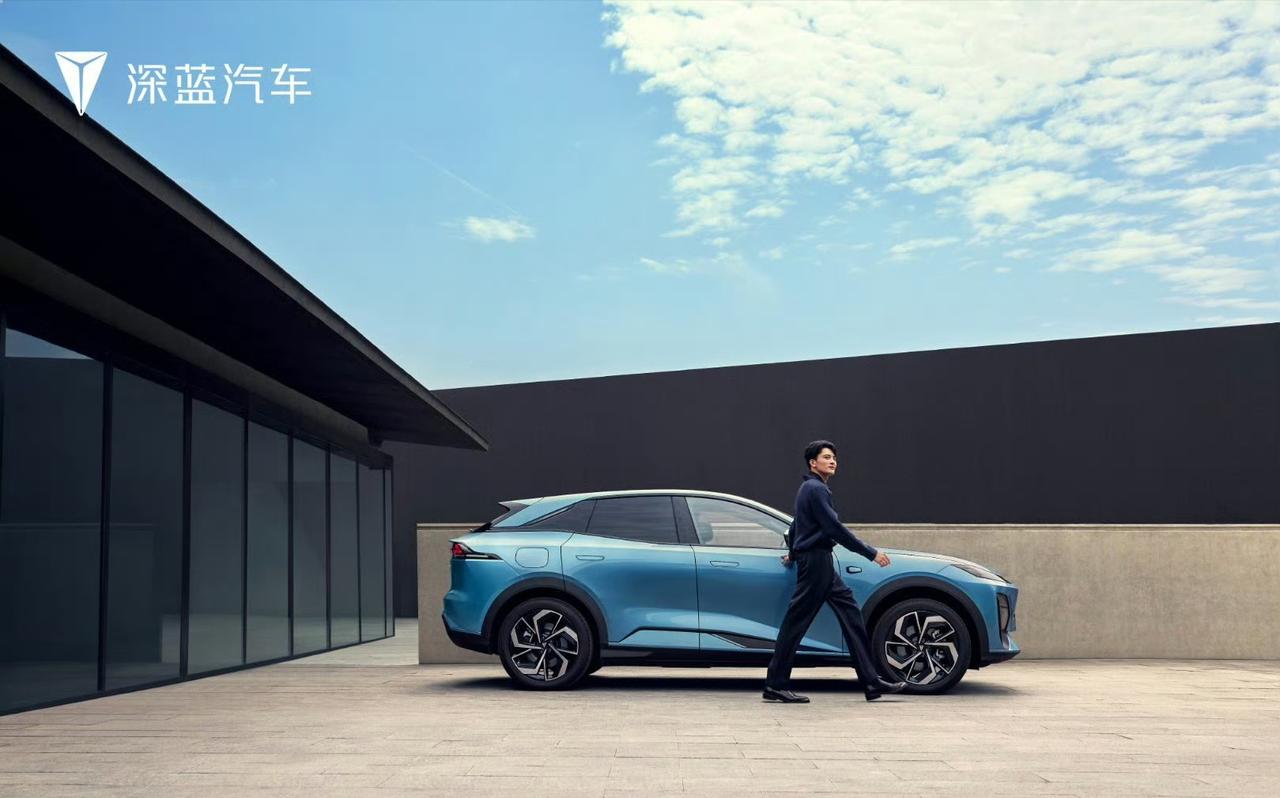 全新深蓝S07华为激光版上市，这可太让人期待了！华为的激光技术加持，想必能让深蓝