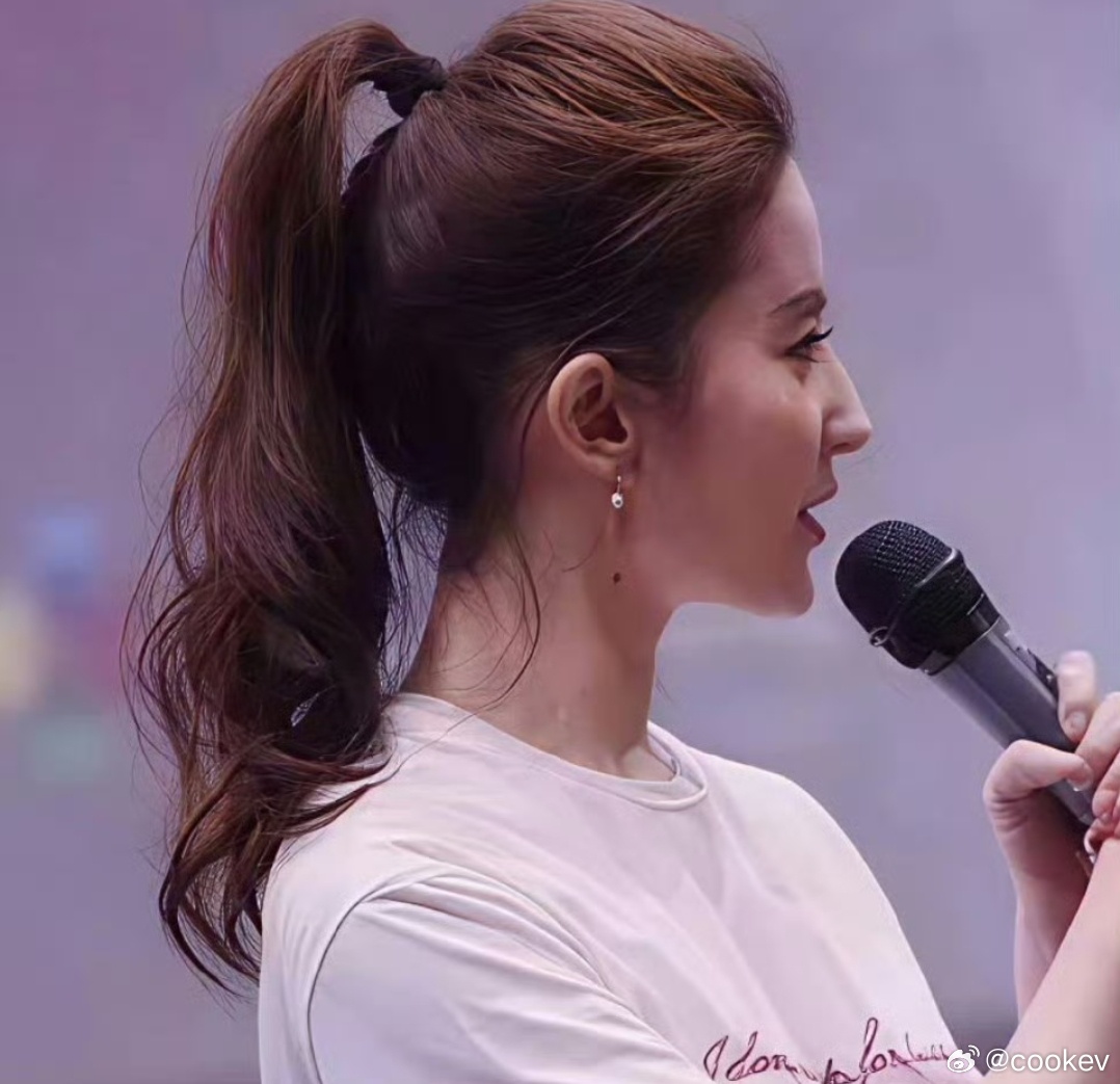 刘亦菲是怎么做到后面一点点头发，颅顶那么多头发的？ 