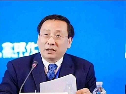 5月27日，凤凰湾区财经论坛，全球化智库副主任高志凯站在台上，说了句让全场安静三