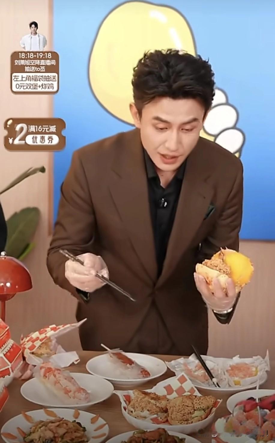 长剧⭕的顶流，和短剧⭕的顶流，真应该中和一下性格。

一个太像AI，毫无生机和活