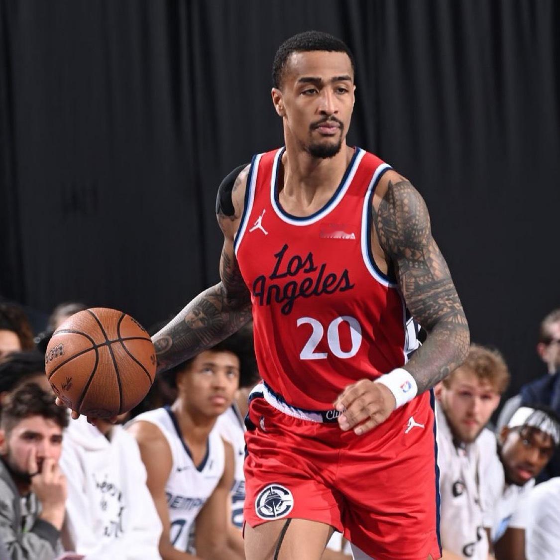 BrettSiegelNBA报道，快船队正在积极兜售约翰科林斯。 