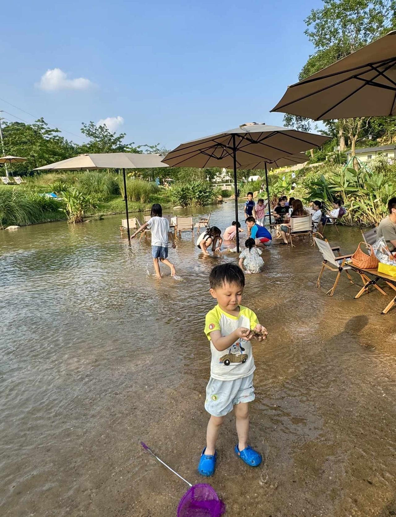 广州这里遛娃露营玩水也太好玩了吧！！！
发现一家宝藏露营溯溪地
广州自驾一小时直