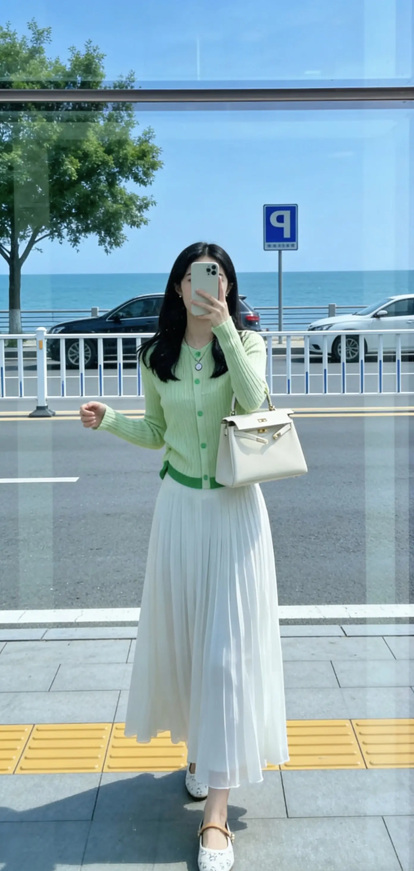 出众才有朋友  有钱才有亲戚                 这句话我...