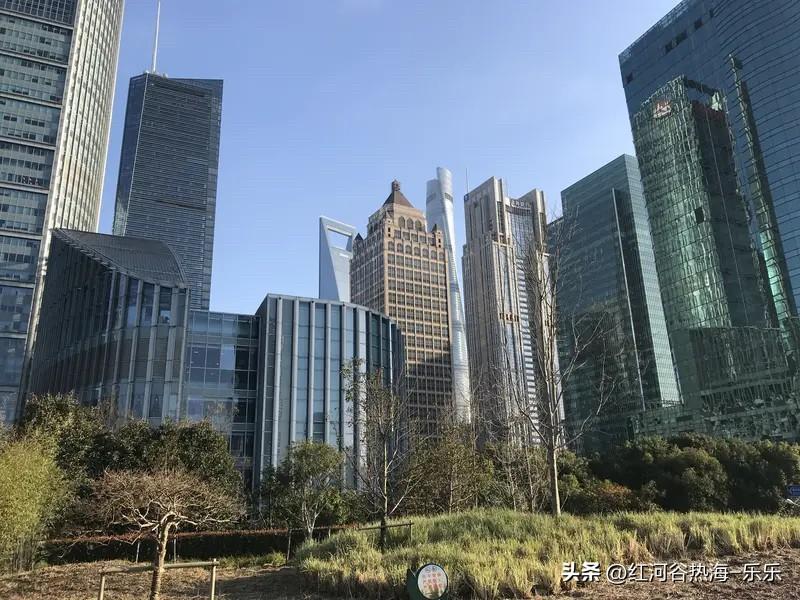 上海楼市2026年小阳春博弈还是挺激烈的。
在过去的2025年上海楼市小阳春里面