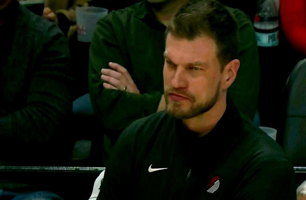 7分钟就被换下，正负值-13！
 
你可能不敢信，被寄予厚望的杨瀚森，竟在场上连