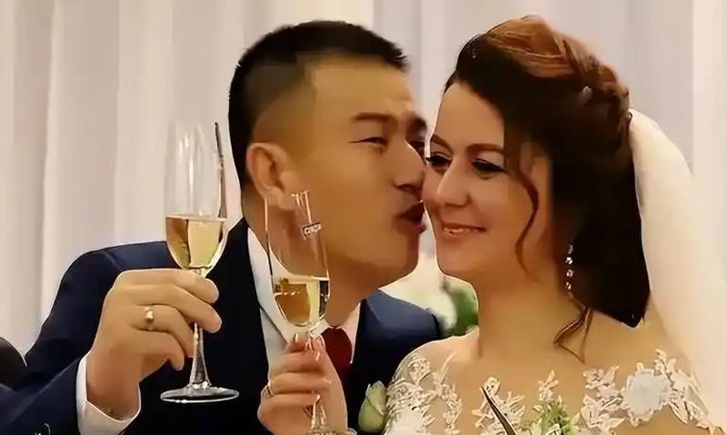 中俄通婚一年3万多对，这个数字在自媒体上广泛流传，但真正让人意外的不是数字本身，