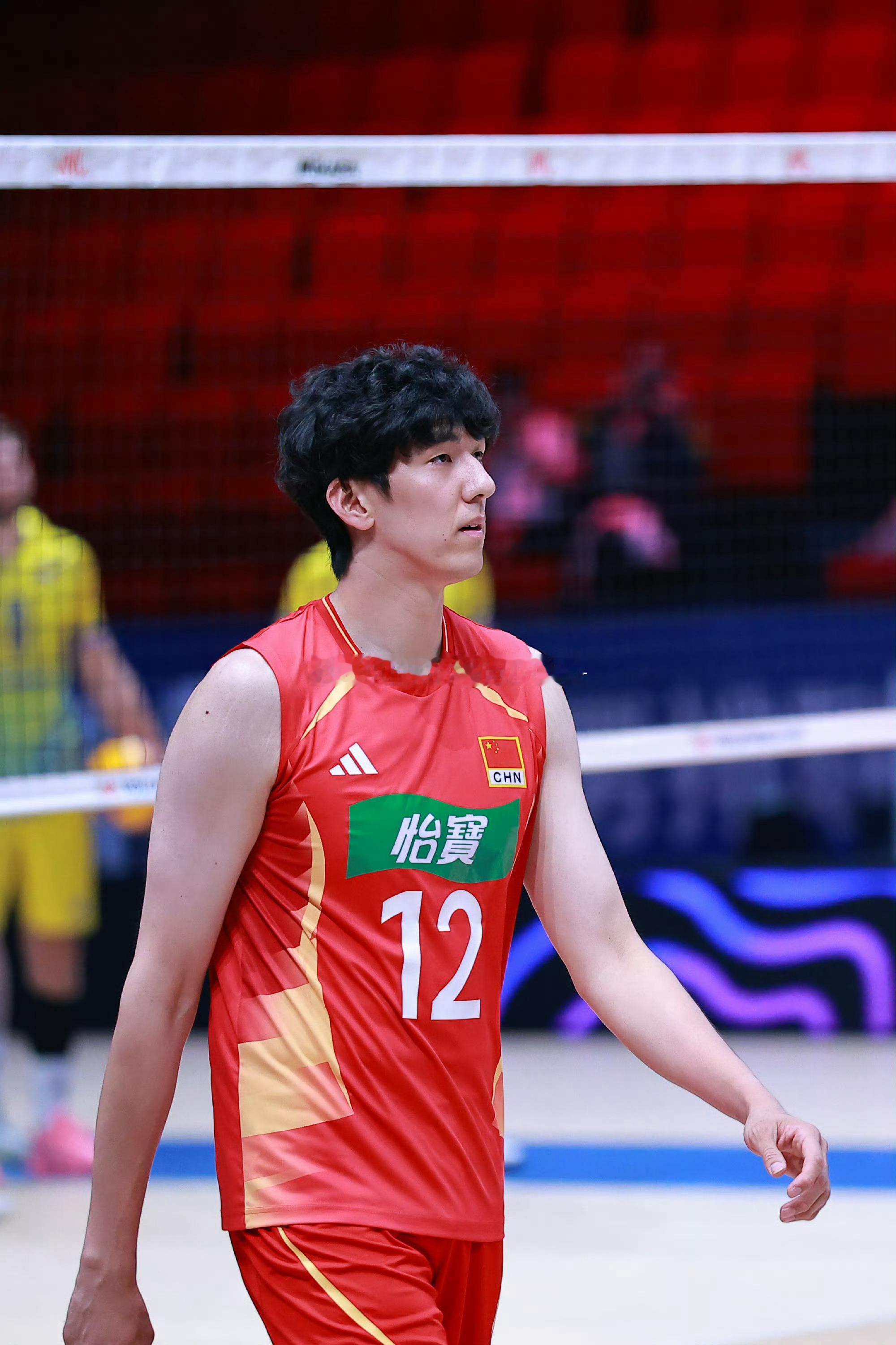 张哲嘉砍下12分（18扣12中3失误被拦）中国男排vs日本男排中国男排1比3日本