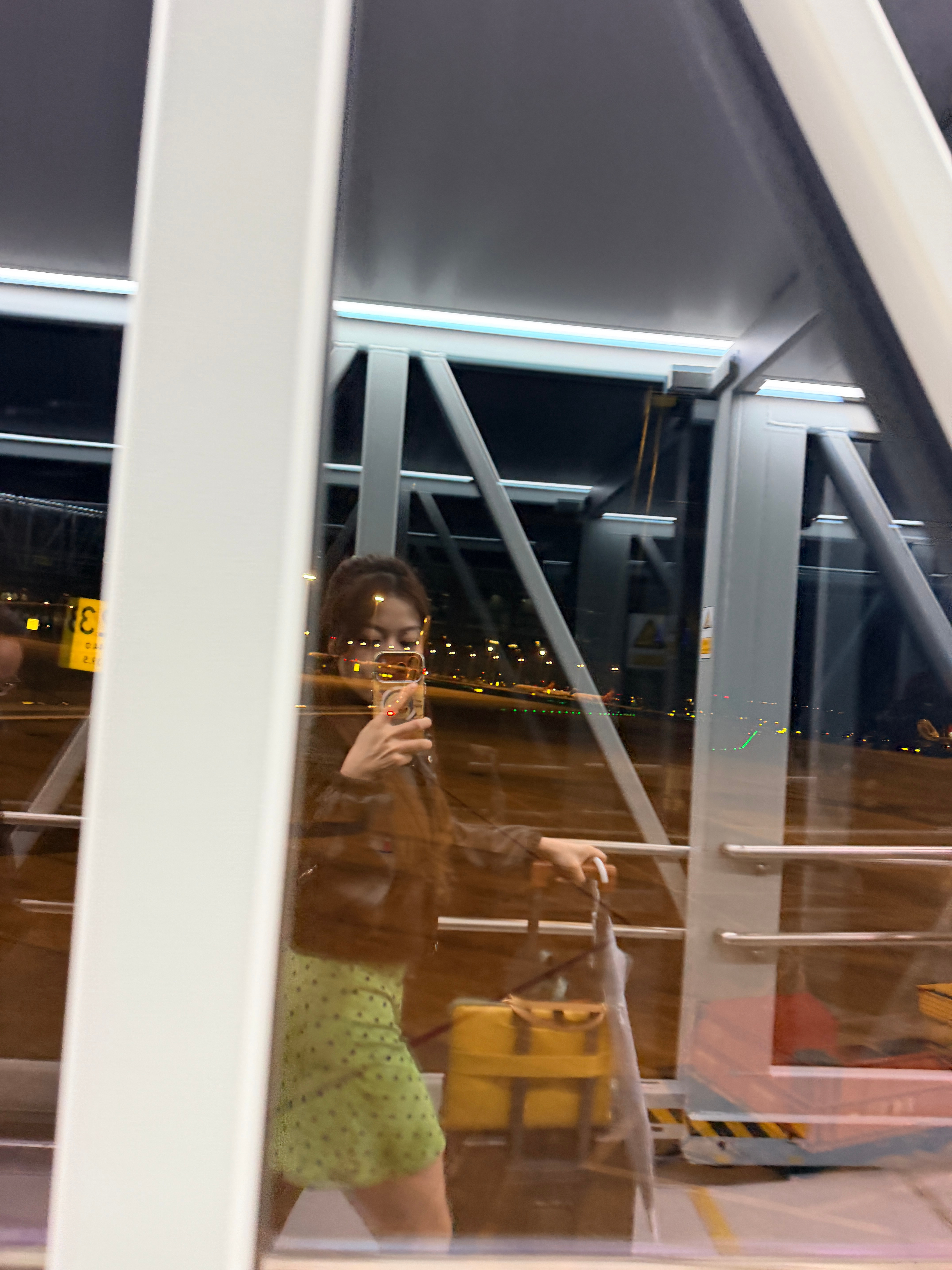 落地啦！都猜对了吗？大大大重庆我又又又来了！！！ 重庆·重庆江北国际机场