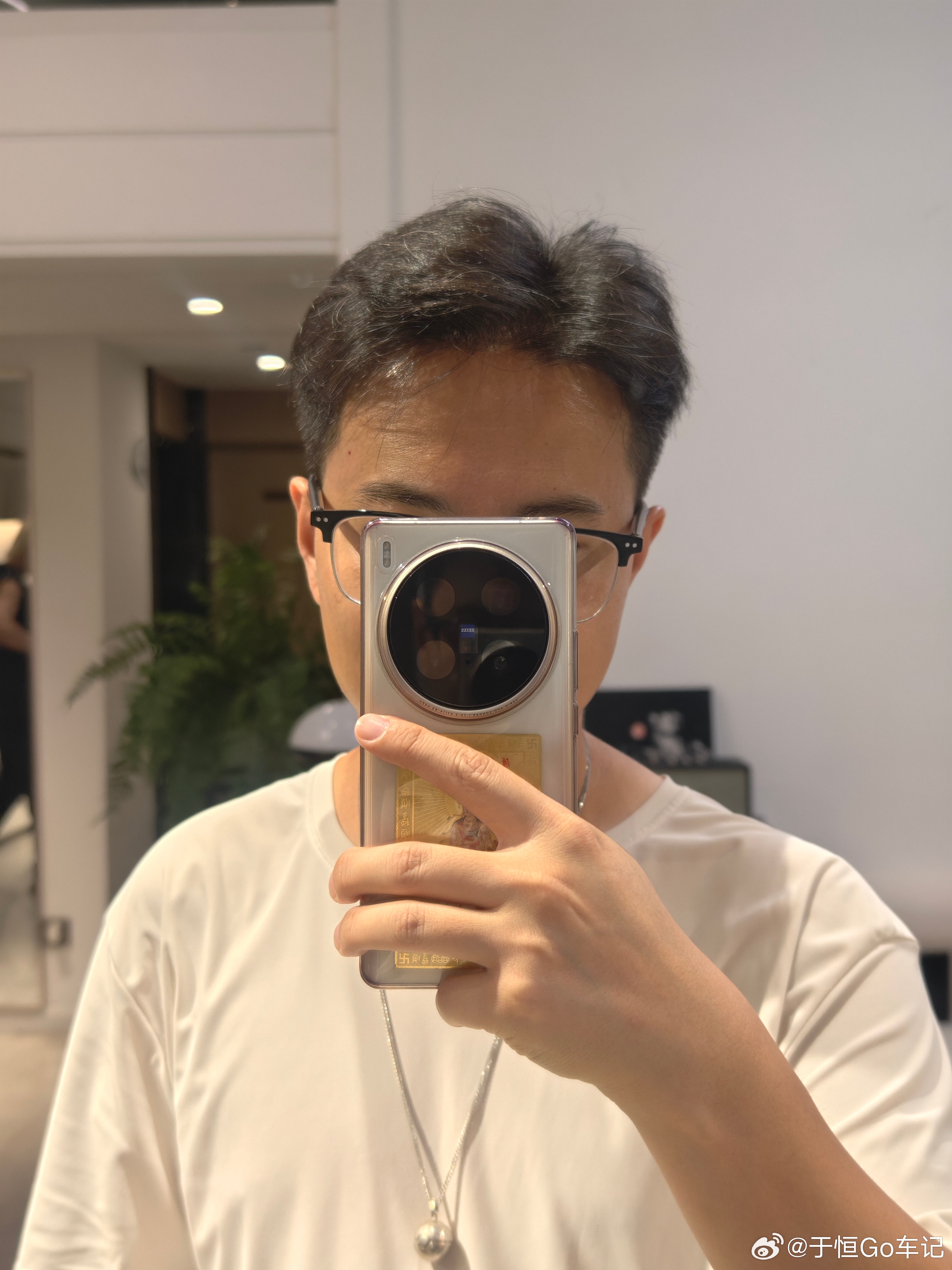 来好大哥这剪掉一头杂毛舒服多了！ 