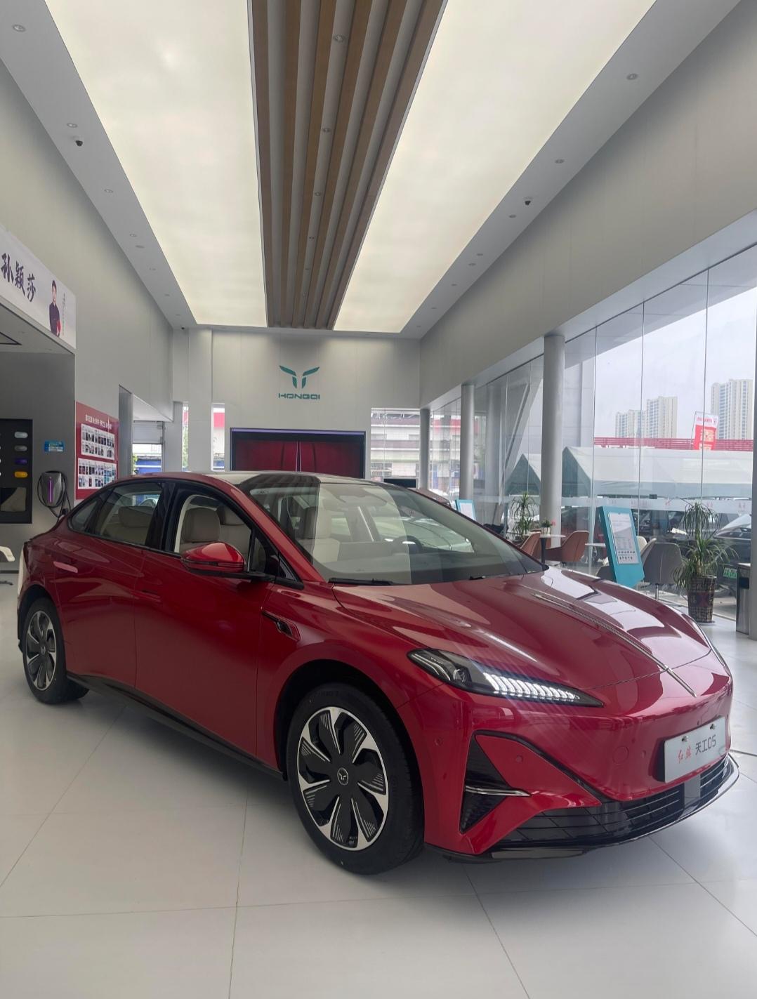 当乒乓小可爱孙颖莎在赛场上一板一眼，用最娴熟的手法赢得比赛时，我总不由地想起另一