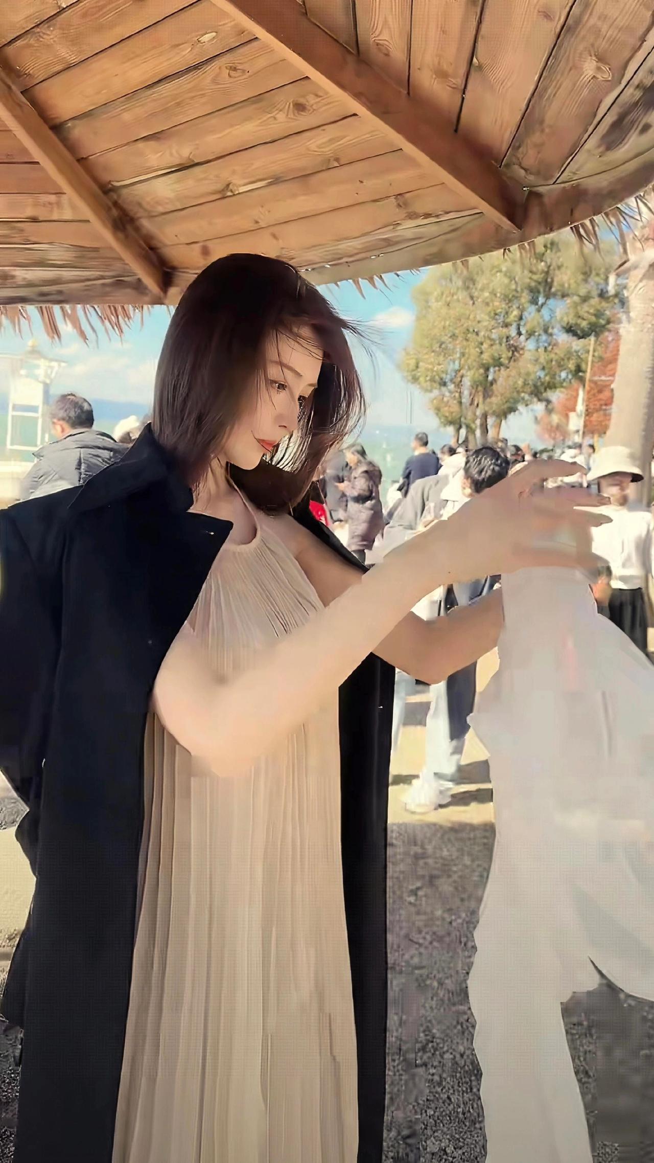 @敏敏💫 @小敏～ 
御姐 大长腿 美女 穿搭