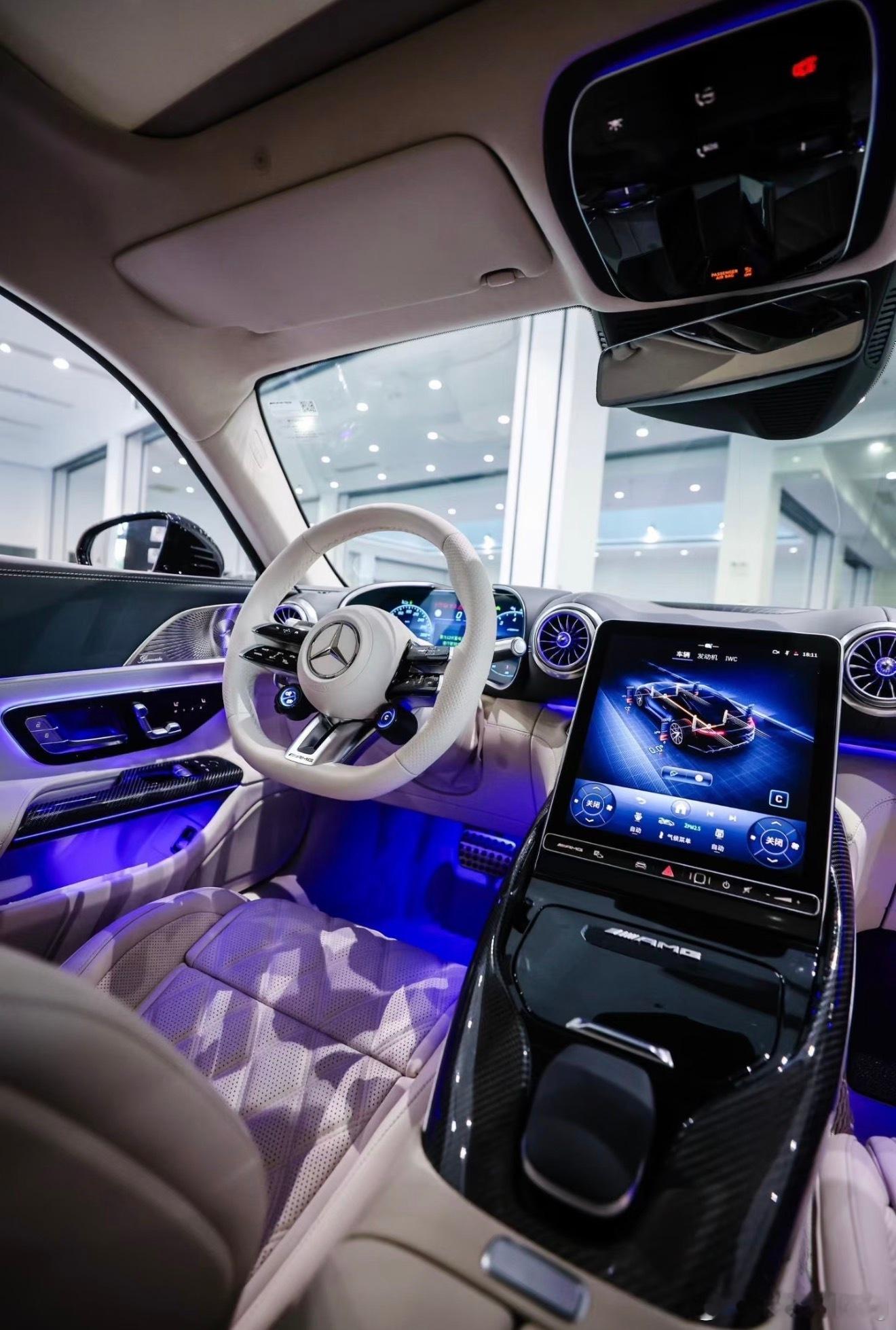 奔驰GT63 AMG 时空银 玛奇朵米 选配+智能数字大灯 11800+全景天窗