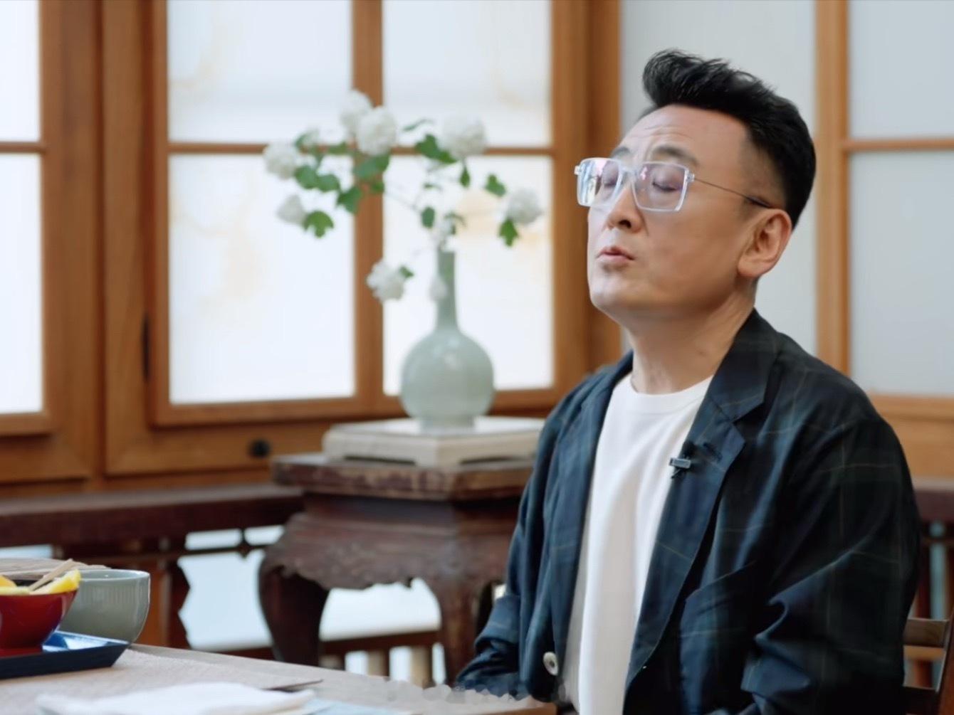 我说一下我看这期papi酱和窦文涛的播客的感受，我感觉papi酱真的太强大了，她