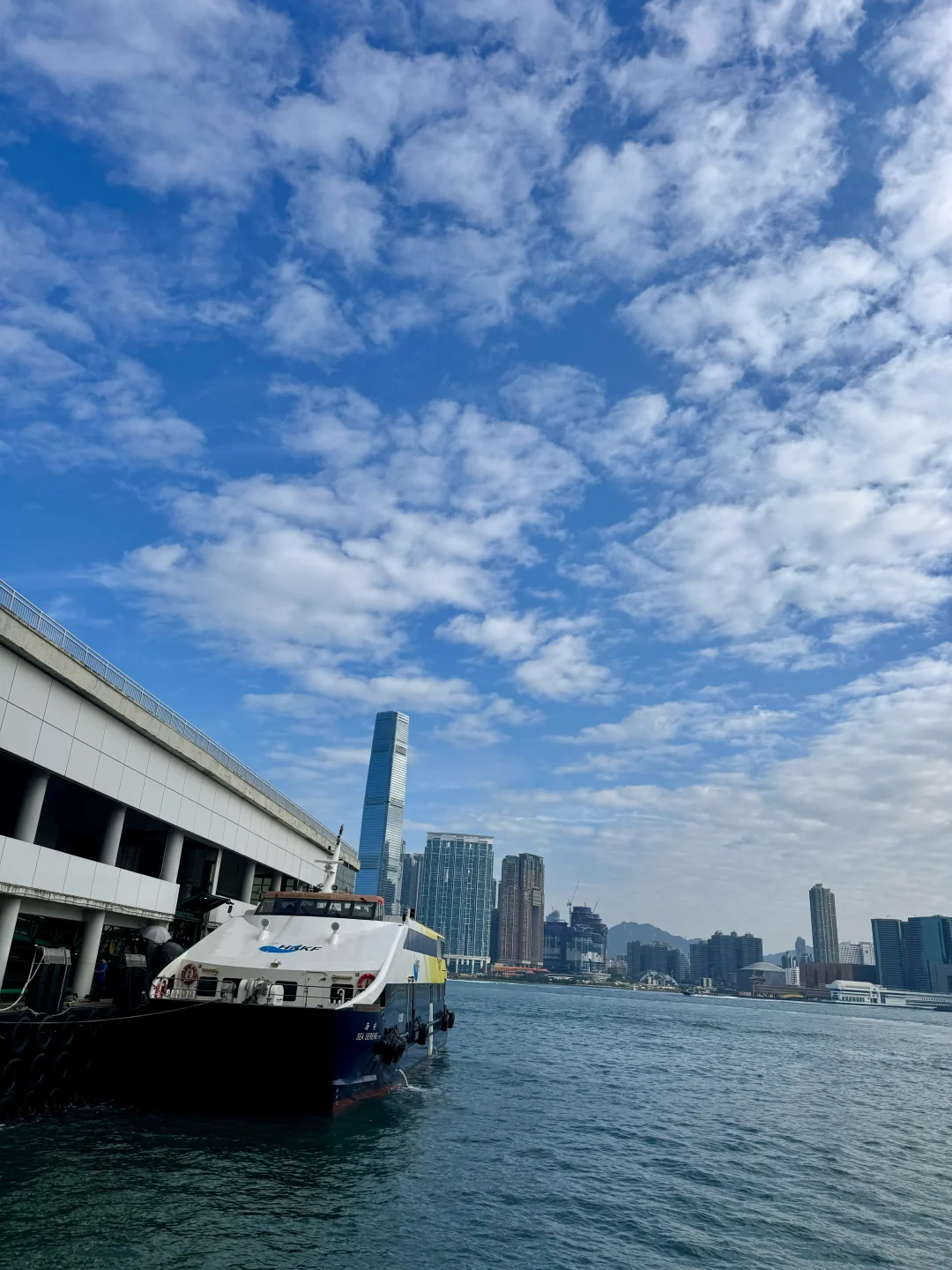 📍中環碼頭·被今早維港的藍天白雲美哭了🥺