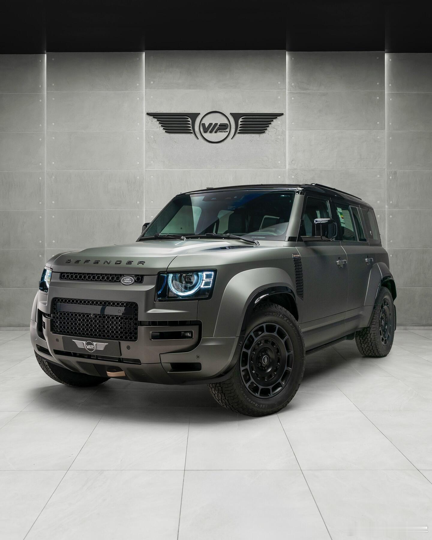 路虎卫士OCTA Edition One🚗搭载了配备轻度混合动力技术的4.4升