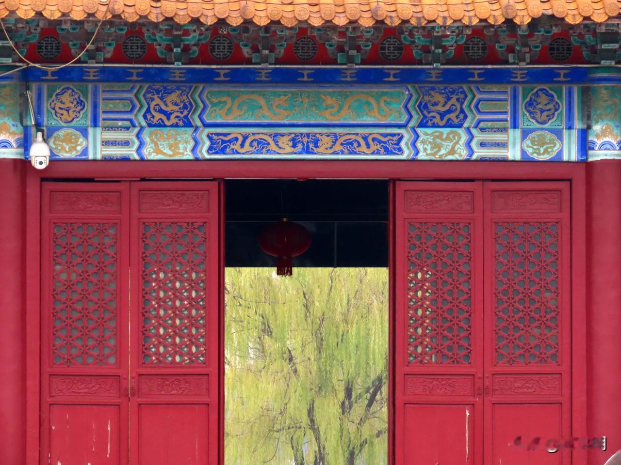 探访古风庭院，红墙绿树，韵味十足。余姚天下玉苑