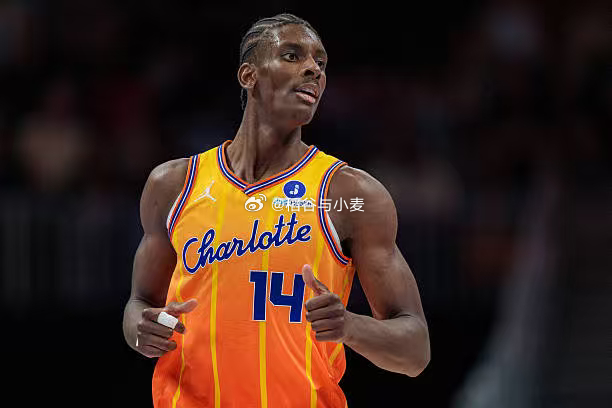 黄蜂本赛季的崛起，其中一个非常重要的人物角色穆萨-迪亚巴特。迪亚巴特的数据算不上