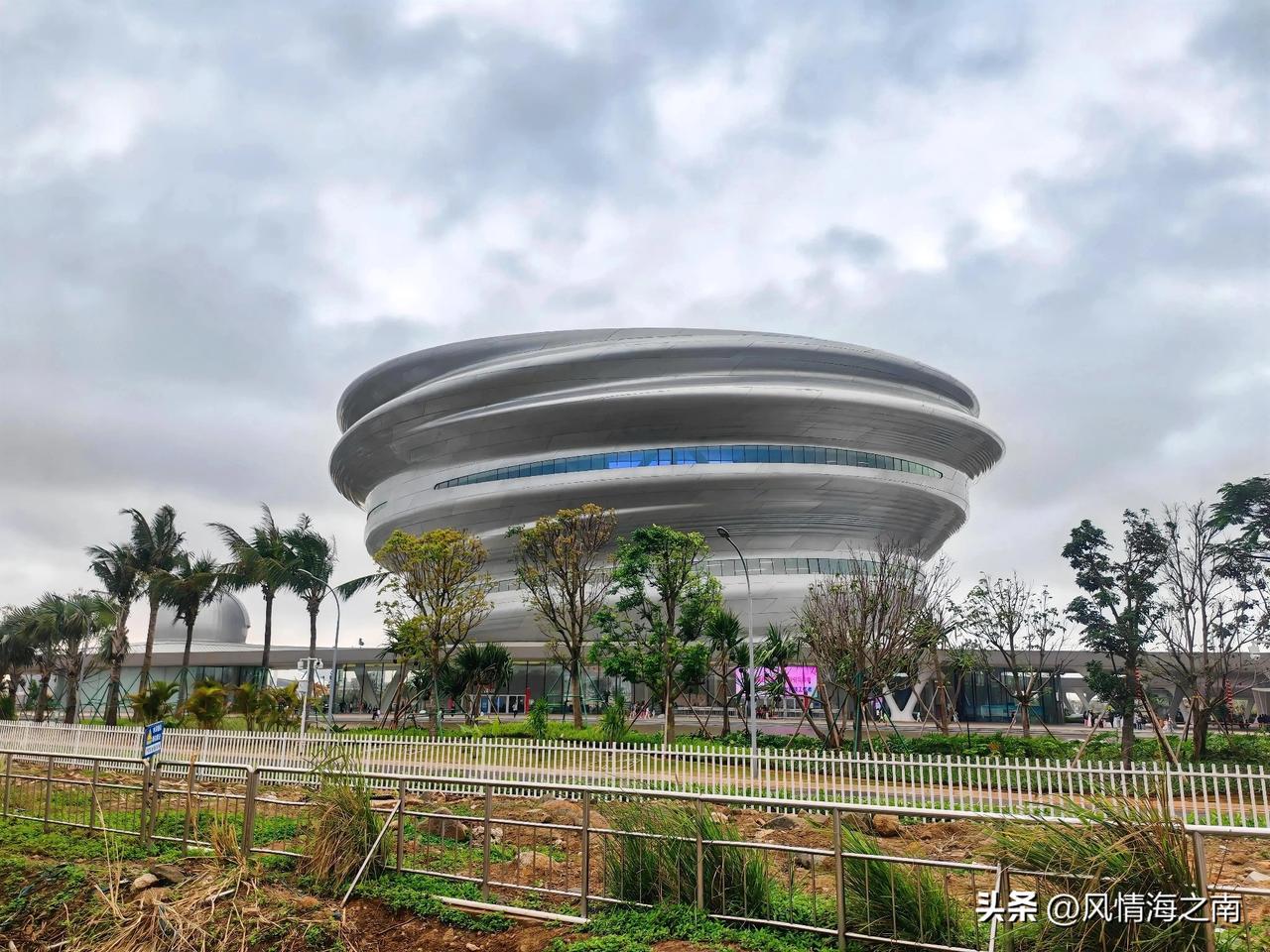 预约了整个暑假没约上的科技馆，终于在孩子开学后的一个周末成功约上了。自去年开馆以