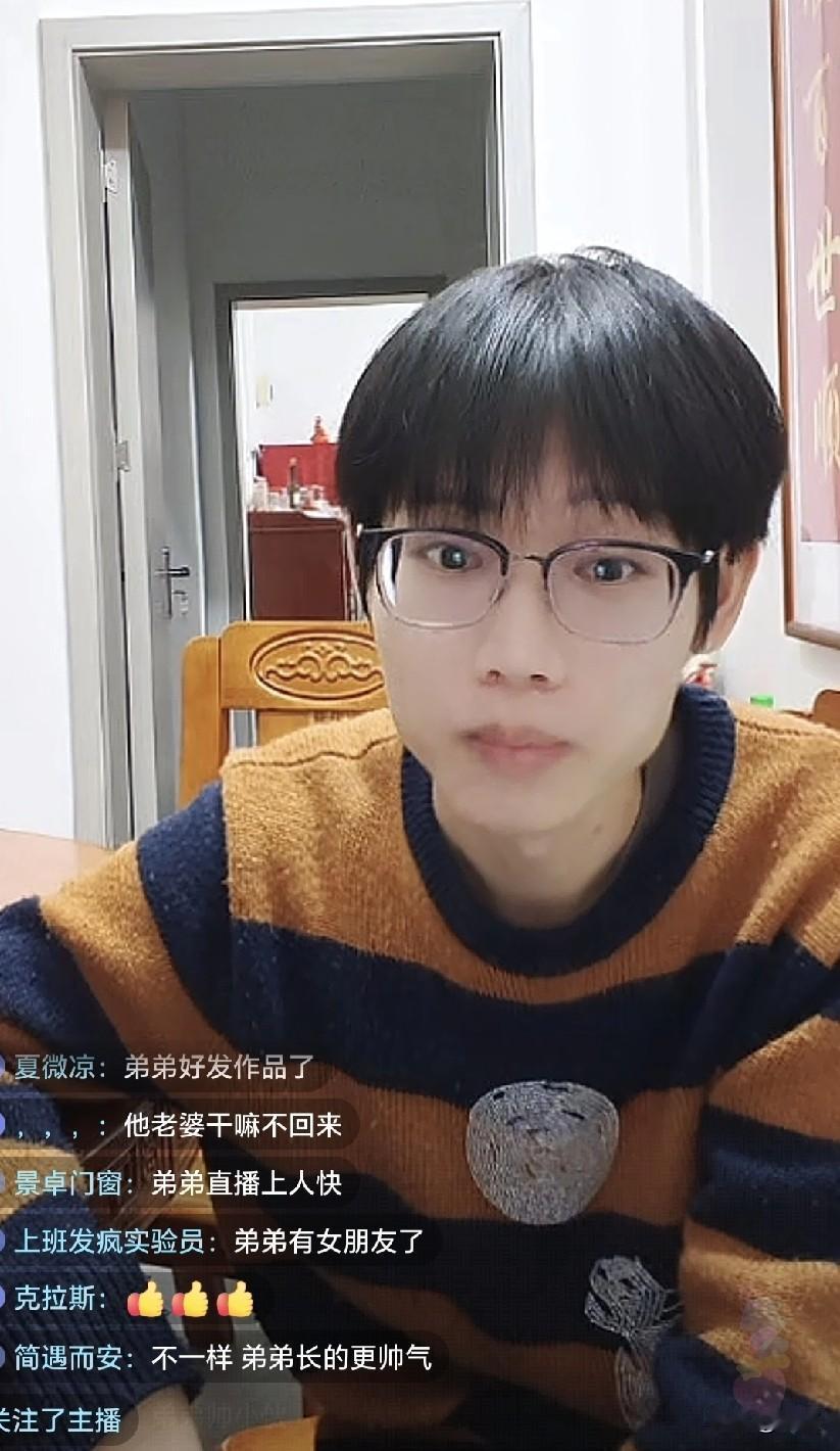 在这么困苦的家庭里竟然成长的如此优秀。
先若后甜，这个家庭往后的日子里都是甜的。