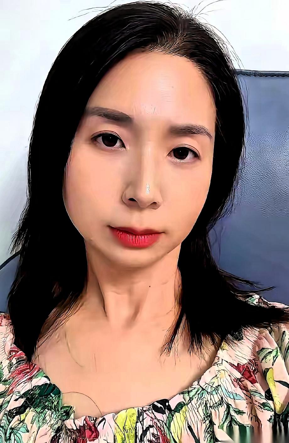 崔丽丽现在准得悔到拍大腿！到手的富贵不要，偏要把路走死
 
我赌崔丽丽半夜想起这