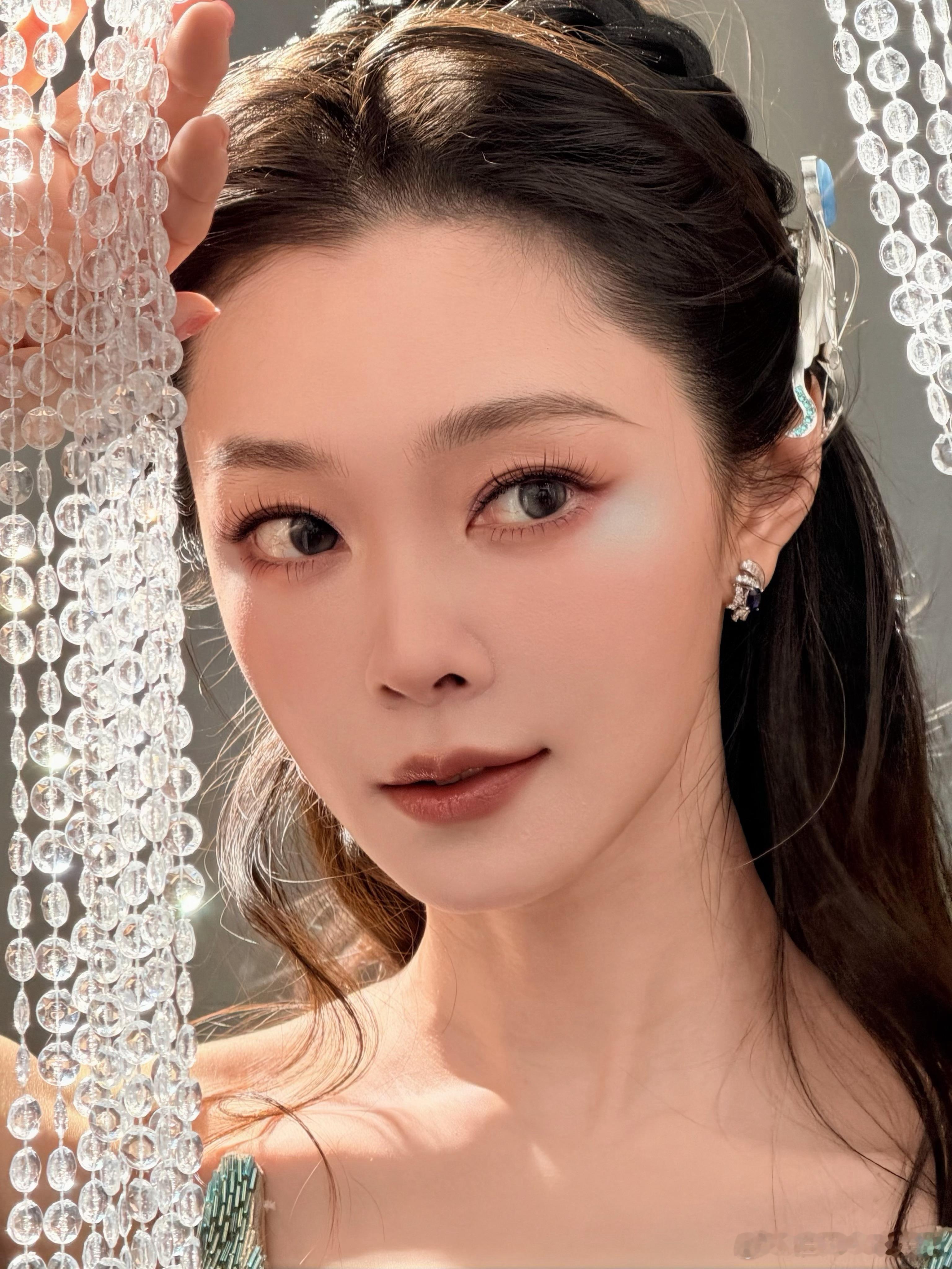 宋轶 白开水妆 让人耳目一新的白开水妆，宋轶用简单的妆容传递出无尽的清新与自然，