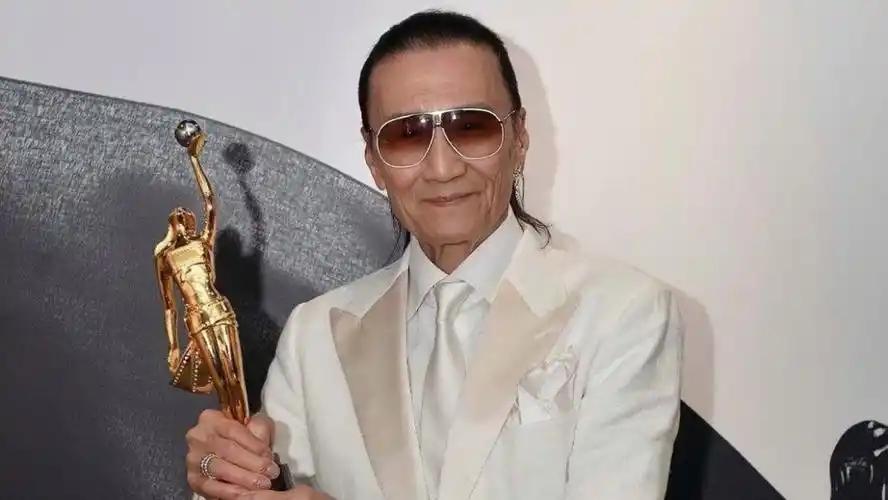 四哥谢贤去世了，
看到他的死因，我破防了，
他不是死于疾病，而是死于我们谁也逃不
