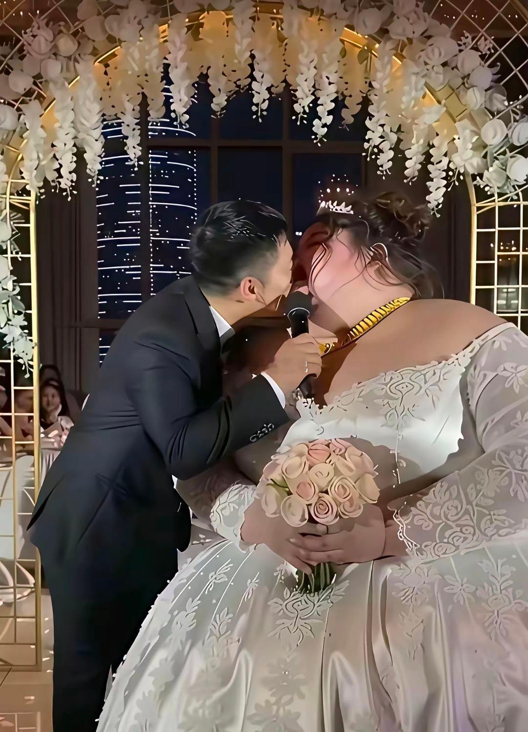 相信她嫁给了爱情[捂嘴哭]男的就不知道了 ​​​
