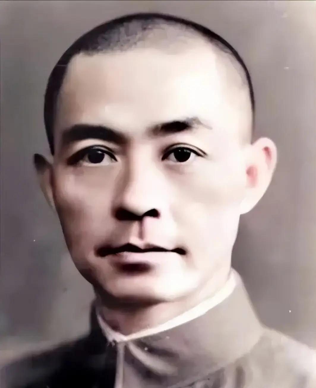 张自忠战死时，誓死不走的副官马孝堂被日军一刀砍中脖子。日军不肯罢休，又对着他的头