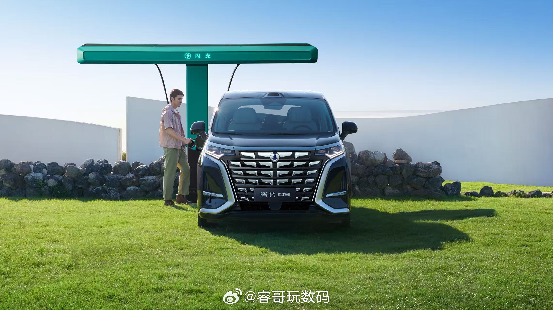 第二代腾势D9现已正式开启预售，预售价区间为38.98万-48.98万。这款科技