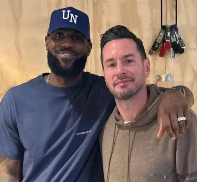 只是发张图片而已，不会对湖人队选帅参与任何意见，詹姆斯公开表示不参与湖人选帅工作