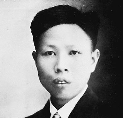 1950年，一个破旧衣衫的妇女带着女儿来到北京饭店，怯怯地不敢开口，小女孩一句话